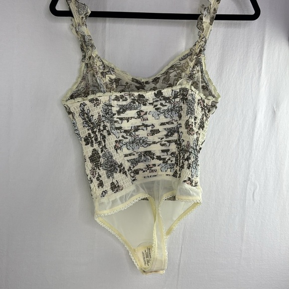 NWT Free People Weekend Plans Floral Bodysuit size XS - Picture 2 of 15